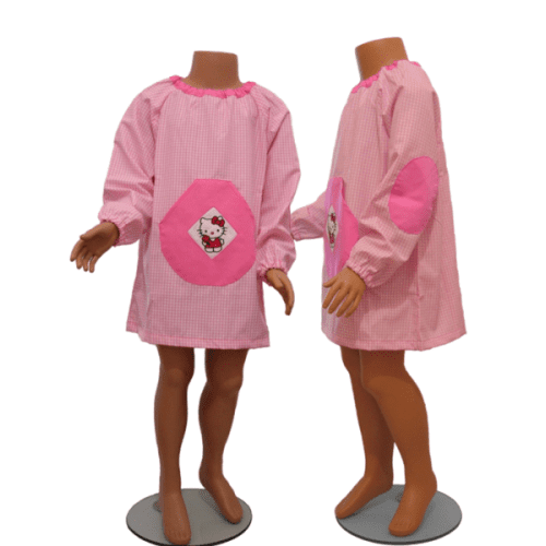 Bibe de vestir pela cabeça, grande bolso frontal c/duas entradas em diagonal.