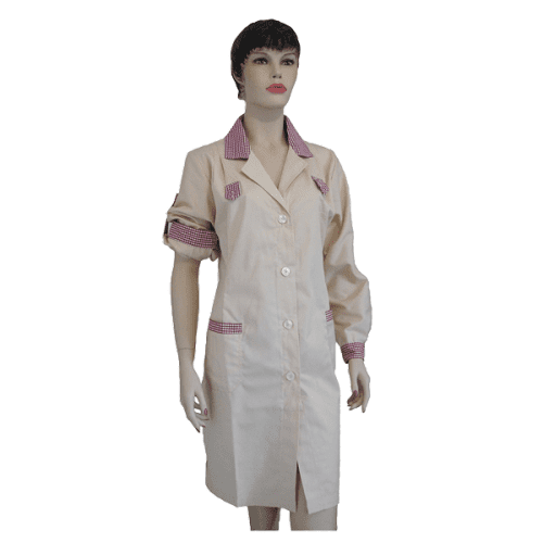 Bata abertura frontal c/botão ou mola c/acessório reversível na manga, um bolso superior e dois inferiores.